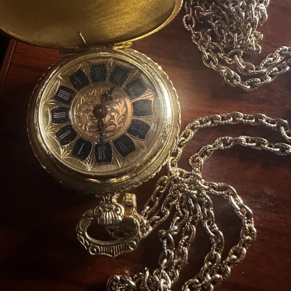 Unisex Vintage Chateau Swiss Pocketwatch *works perfectly*